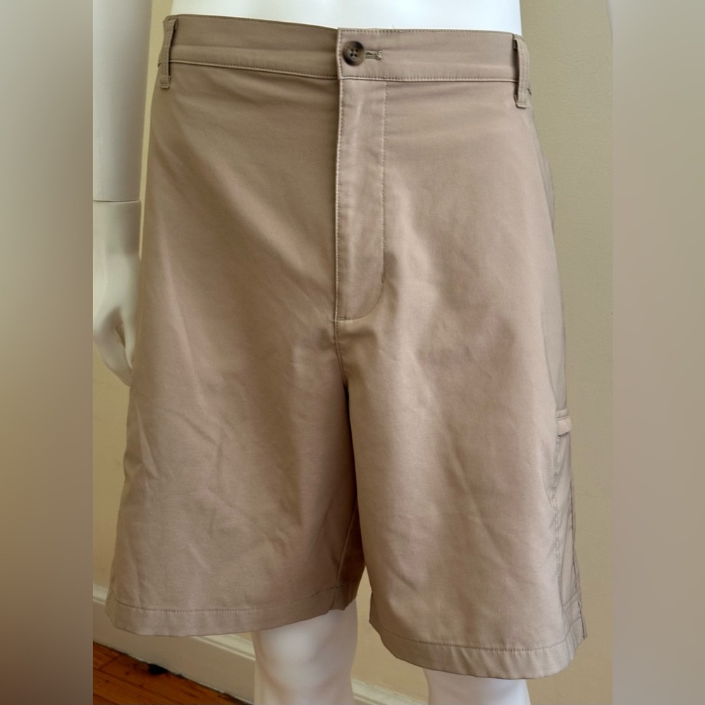 Chaps Golf Khaki Color.Stretch Active Cargo Shorts Deep & Zipper pockets Sz 40